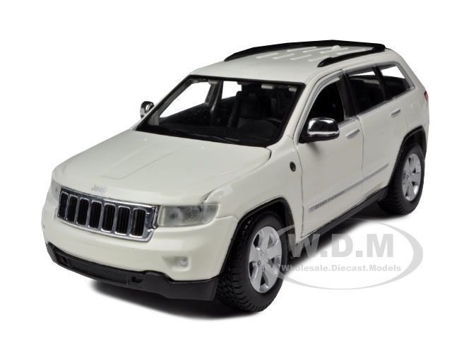 2011 JEEP CHEROKEE LAREDO WHITE 1/24 DIECAST MODEL CAR  