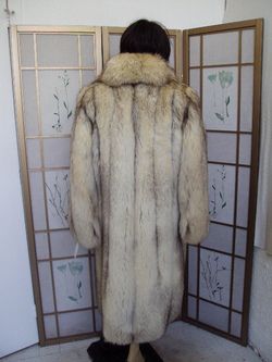 PRE OWNED NORWEGIAN FOX FUR COAT WOMEN SZ 4 6  