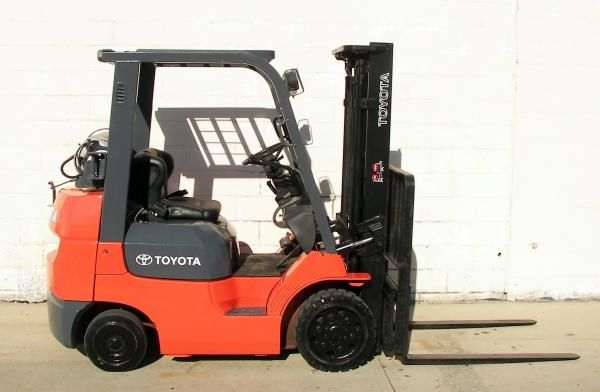 NICE 2004 TOYOTA 5000 LB LPG FORKLIFT 5,000 LB 7FGCU25  