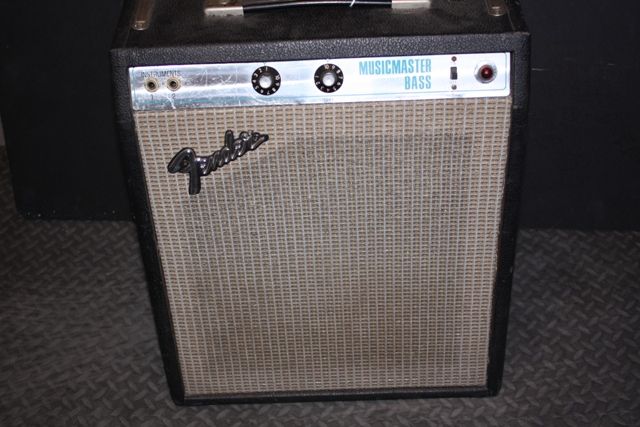 VINTAGE SILVERFACE FENDER TUBE MUSICMASTER BASS AMP GREAT TONE  