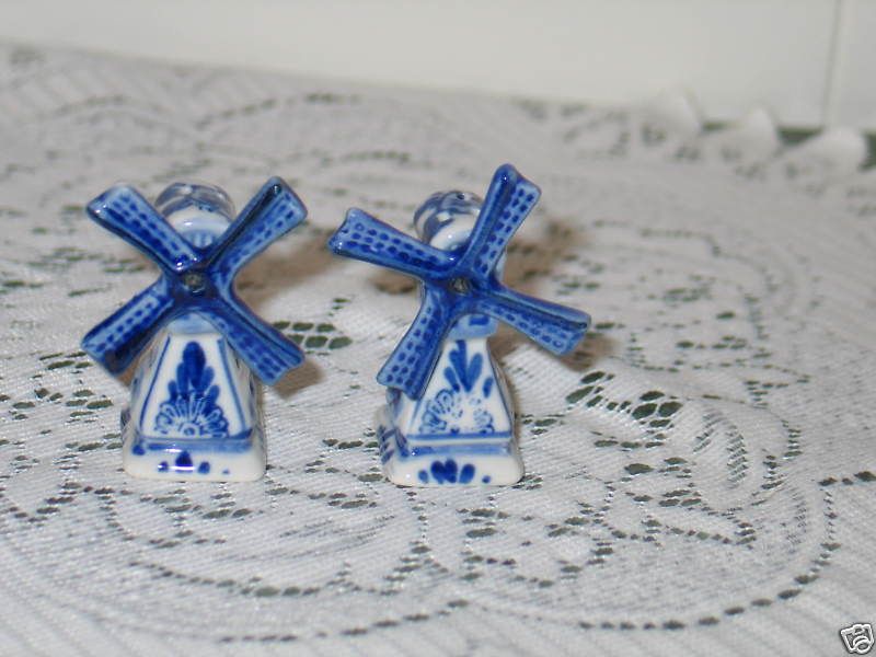 VINTAGEBLUE AND WHITE WINDMILLS SALT & PEPPER SHAKERS  