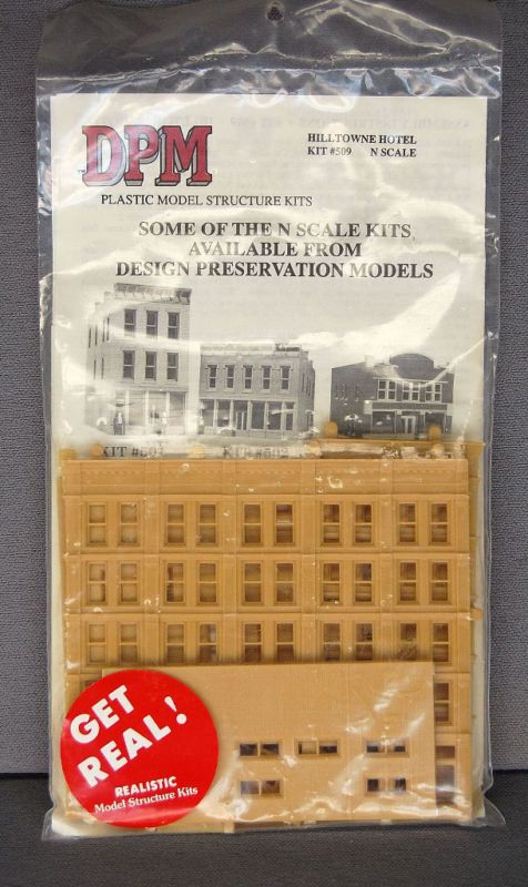 DPM #509 N SCALE HILTOWN HOTEL PLASTIC KIT  