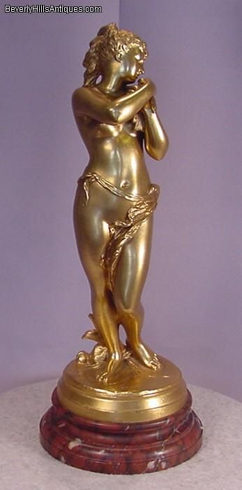Desnudo antiguo hermoso de bronce de la juventud cerda con la paloma R 