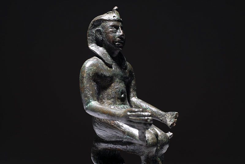 very rare ancient Egyptian bronze statue of a kneeling Pharaoh 