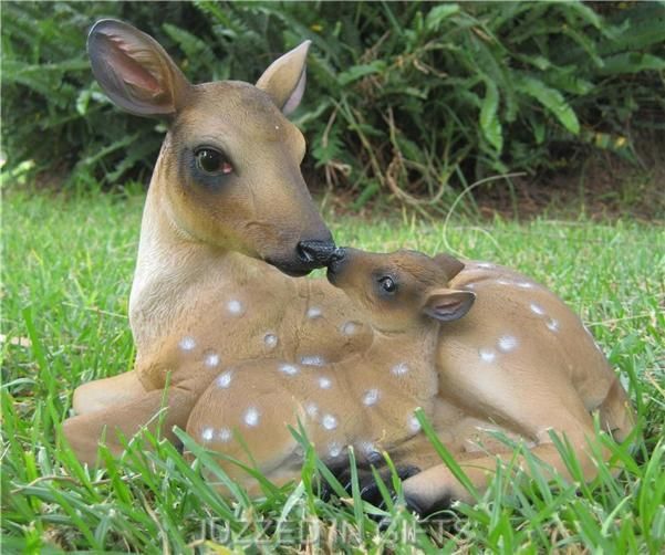 LIFELIKE GARDEN DEER & BABY FAWN RESIN SCULPTURE STATUE  