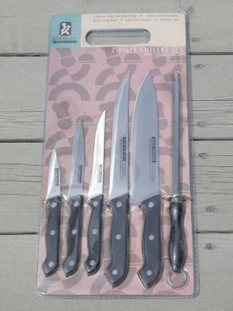 BBQ KNIFE SET & CUTTING BOARD  