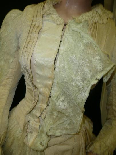 ORIG VTG VICTORIAN 1870 1880 WEDDING DRESS BUILT IN BUSTLE IVORY GOWN 