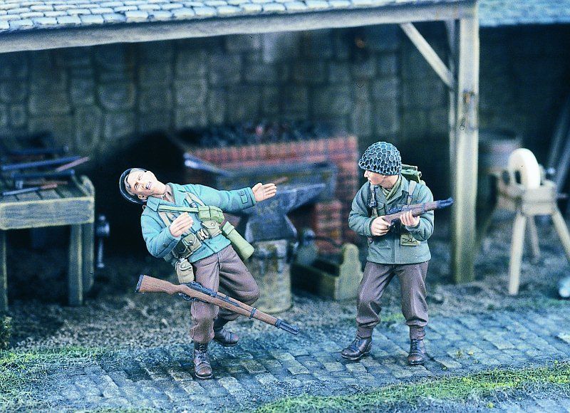 Verlinden 135 GI Down Europe 1944 (2 Figures) #1930  