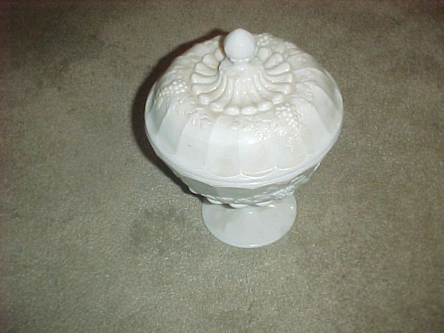 Rare Westmoreland Panel Grape Milk Glass Bowl/Lid PG 73  