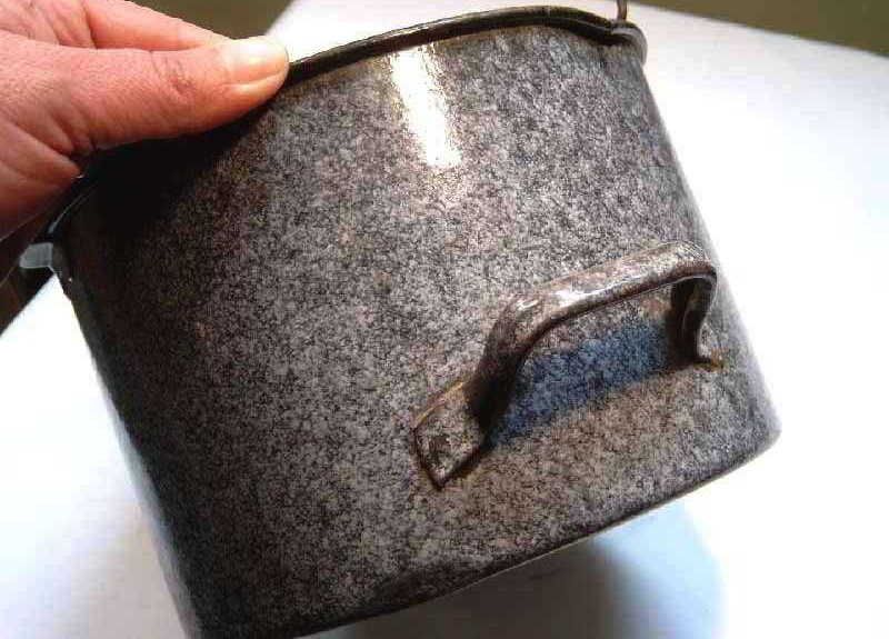 Old Enamel Ware Graniteware RARE Stock Pot with large pour Spout and 