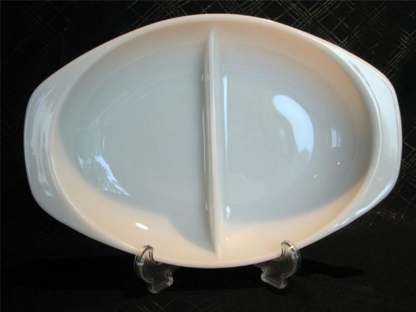 Vintage White Pyrex Divided Serving Dish   Beautiful  