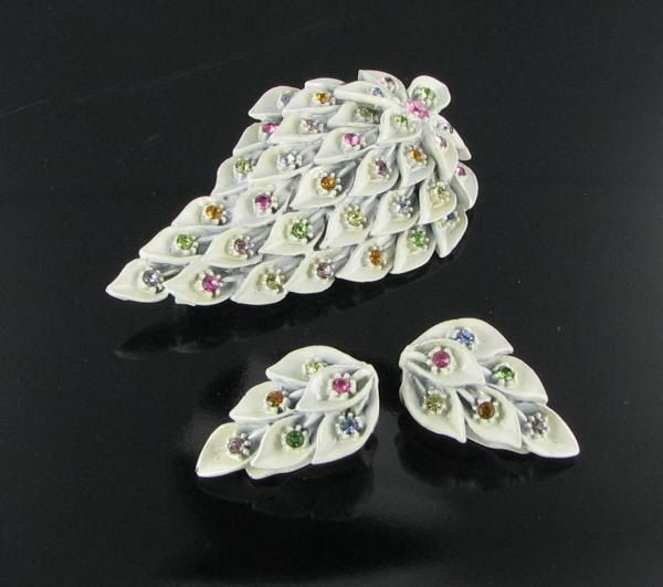   is so delicate and feminine in design and colors the brooch features