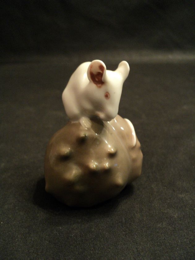 ADORABLE ROYAL COPENHAGEN MOUSE ON CHESTNUT PORCELAIN FIGURINE 