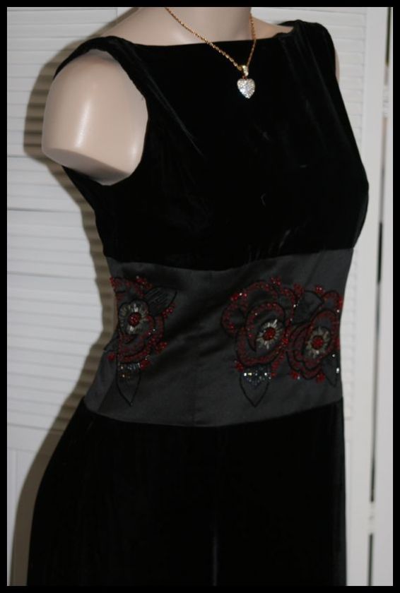 Details Stunning long velvet gown/dress, sleeveless, high neckline 