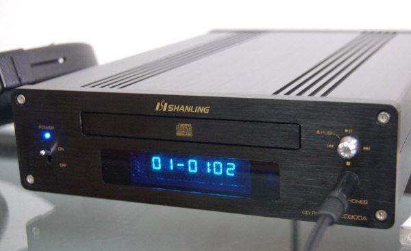   PCD 300B CD Player with Headphone amplifier / PCM1738 DAC Chip  