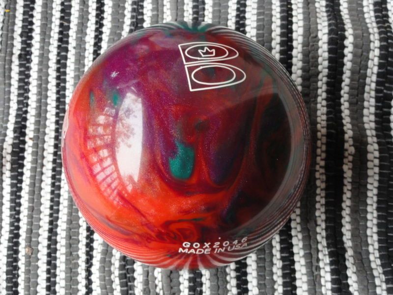 FOR SALE IS A BRAND NEW BRUNSWICK RHINO 10LB BOWLING BALL. BALL HAS 