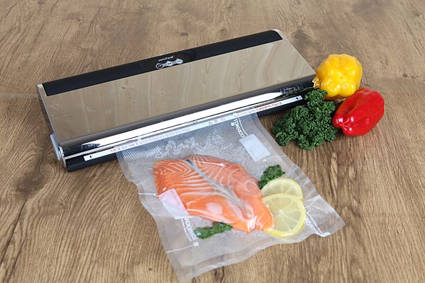 Vacuum Sealer Food Saver Storage IS500 &11 Sealer Bags  