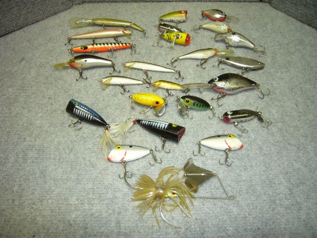 HUGE VINTAGE FISHING LURES LOT 24 HEDDON LURE FISH HOOK MULTI LINE ROD 