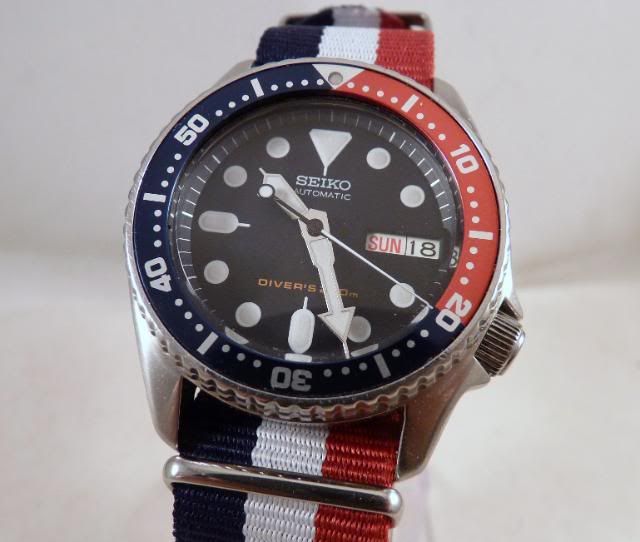 Seiko Automatic SKX015 Scuba Divers Pepsi Bezel Black Dial Day Date 